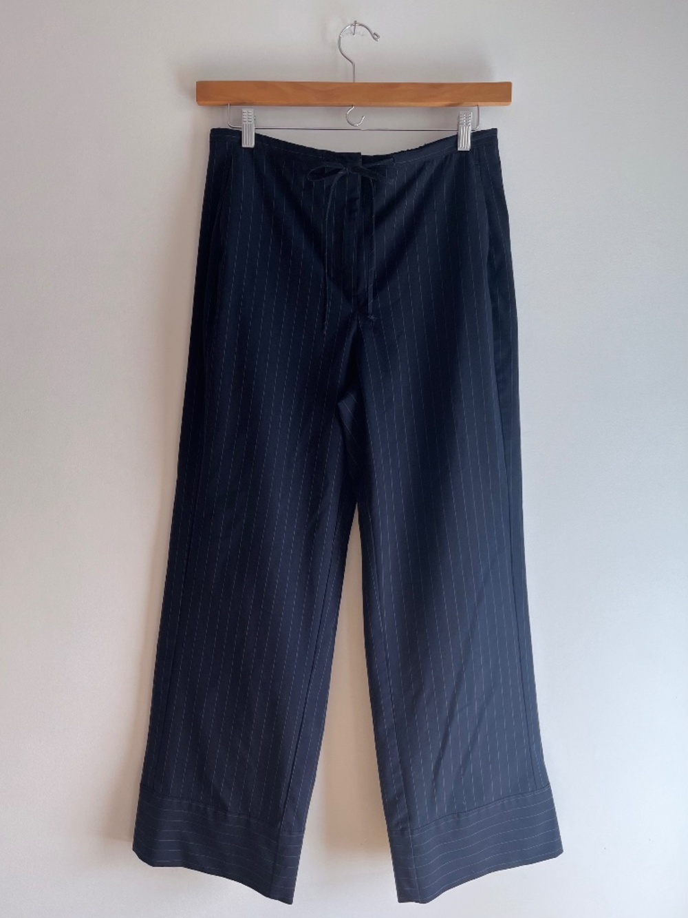 Mid-rise navy pinstripe pants with wide leg and drawstring - Size L
